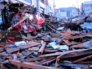 早朝の釜石市街地の写真